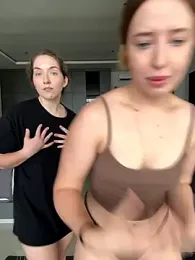 Nura_n_Sarah stripchat stream image