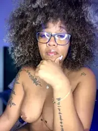 riri_brunnete stripchat stream image