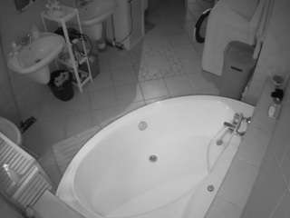voyeurcam-julmodels-bath-1st-1 camsoda stream image