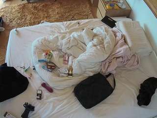 voyeurcam-julmodels-whitebed-3 camsoda stream image