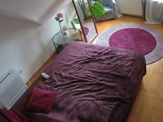 voyeurcam-julmodels-whitebed-4 camsoda stream image