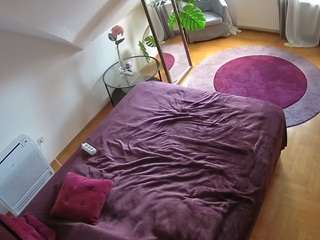 voyeurcam-julmodels-whitebed-4 camsoda stream image