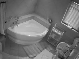 voyeurcam-julmodels-bath-1st-2 camsoda stream image