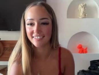 luvlivvyy chaturbate stream image