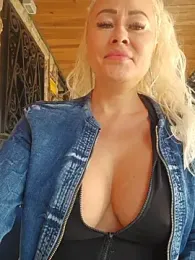 MILFBARBY stripchat stream image