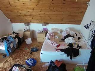 voyeurcam-julmodels-whitebed-2 camsoda stream image