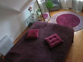 voyeurcam-julmodels-whitebed-4 camsoda stream image