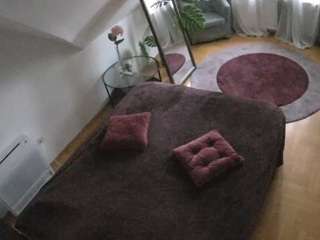 voyeurcam-julmodels-whitebed-4 camsoda stream image