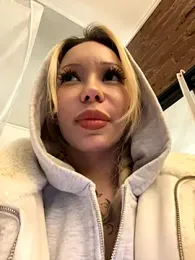 babydolll stripchat stream image