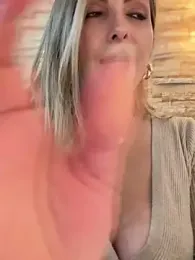 _Abril-Office1 stripchat stream image