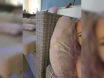 LittleDelora bongacams stream image