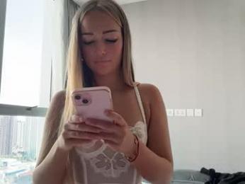 luvlivvyy chaturbate stream image