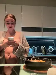 CherryEmmy stripchat stream image