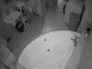 voyeurcam-julmodels-bath-1st-1 camsoda stream image