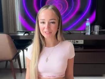 luvlivvyy chaturbate stream image