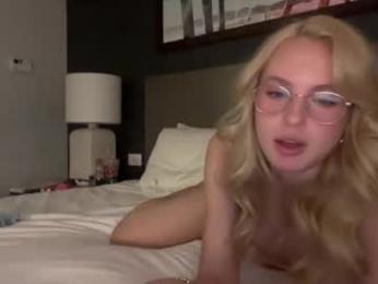 vixenvictoriaa chaturbate stream image