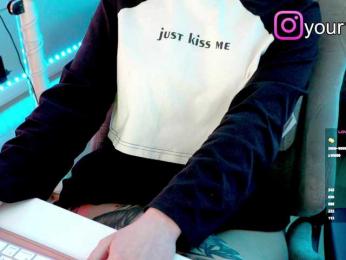 VikkiExtraCheese bongacams stream image