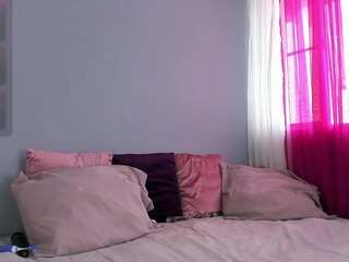 mollyybloom camsoda stream image