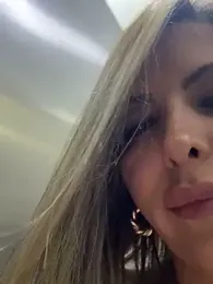 _Abril-Office1 stripchat stream image