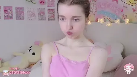 petiteluluxx stripchat stream image