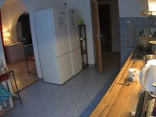 voyeurcam-julmodels-kitchen camsoda stream image