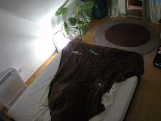 voyeurcam-julmodels-whitebed-4 camsoda stream image