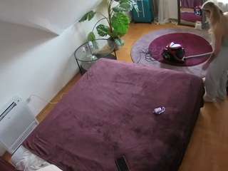 voyeurcam-julmodels-whitebed-4 camsoda stream image