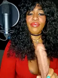 AmazonianMistress stripchat stream image