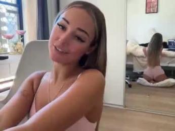 luvlivvyy chaturbate stream image