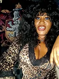 AmazonianMistress stripchat stream image