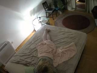 voyeurcam-julmodels-whitebed-4 camsoda stream image