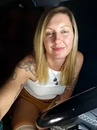 SheIsSomething stripchat stream image