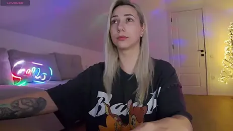 KhloeK stripchat stream image