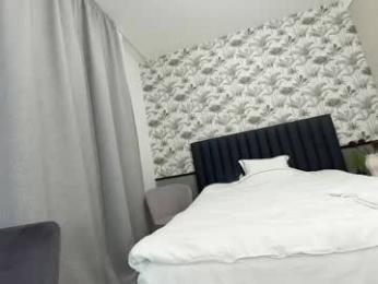 ehotlovea chaturbate stream image