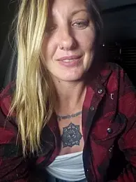 SheIsSomething stripchat stream image