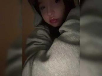 LittleDelora bongacams stream image