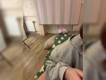 LittleDelora bongacams stream image