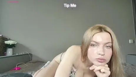 JuiliOnesunray stripchat stream image