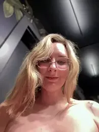 The_Snowwhitee stripchat stream image