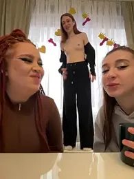 RollingGirlzzz stripchat stream image