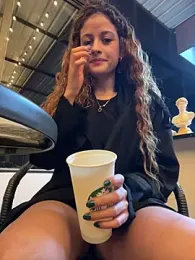 alana15 stripchat stream image