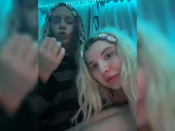 Molly-and-Ewa bongacams stream image