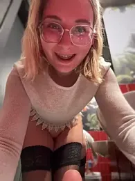 The_Snowwhitee stripchat stream image