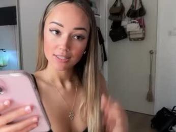 luvlivvyy chaturbate stream image