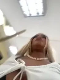 riri_brunnete stripchat stream image