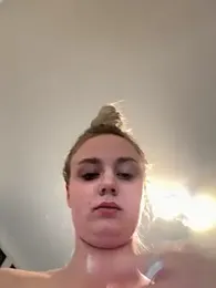 CherryEmmy stripchat stream image