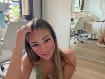 luvlivvyy chaturbate stream image