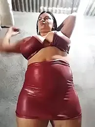 Horny-Mommy-Dirty stripchat stream image