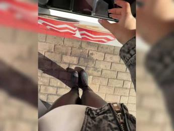 wlcm2talilia bongacams stream image