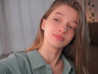 little_poetry chaturbate stream image